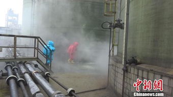 山西介休一化工廠大型濃硫酸罐破裂 消防官兵成功堵漏 組圖