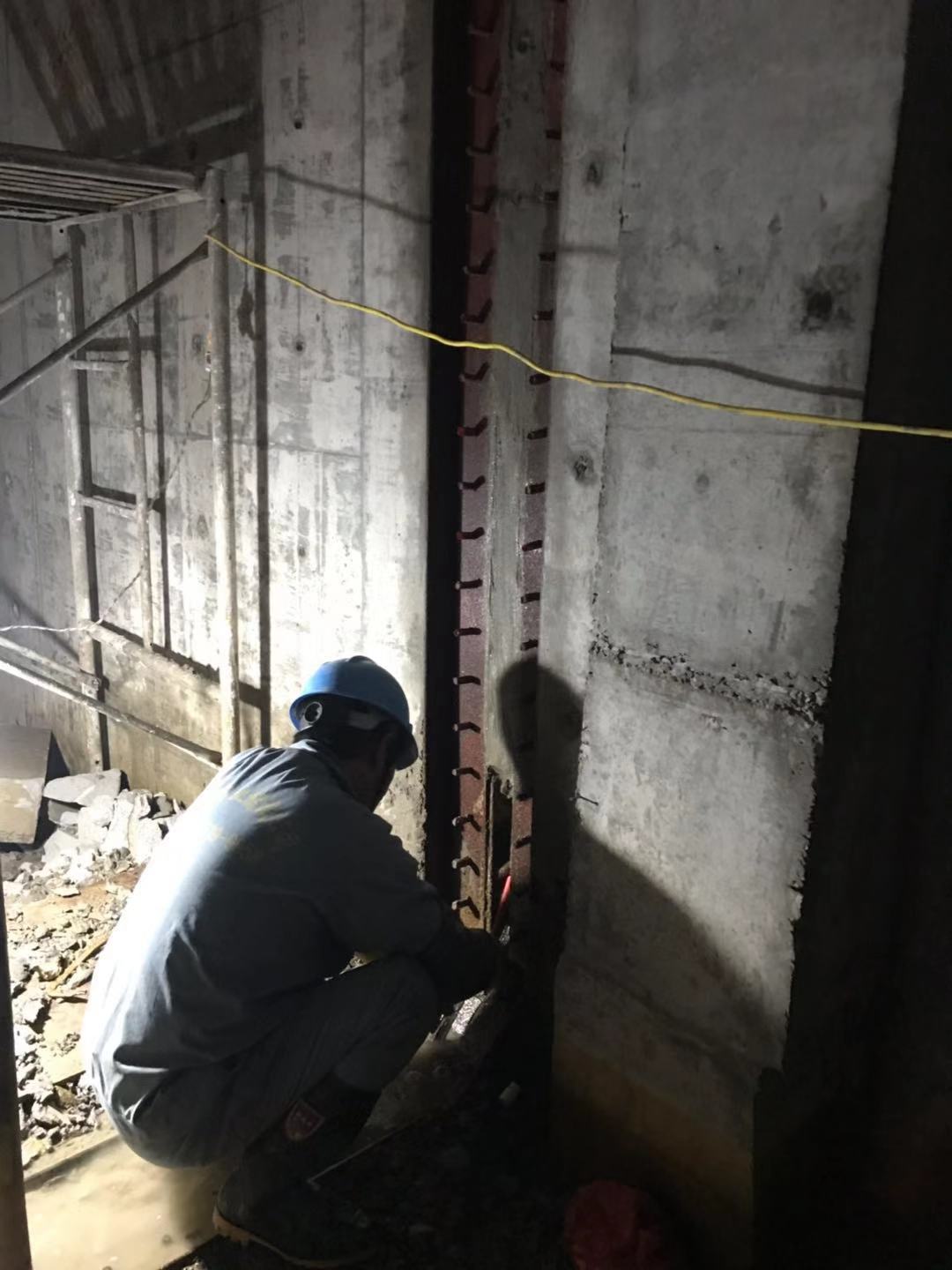 人防通道口變形縫滲漏水治理分析 人防工程漏水堵漏修繕案例